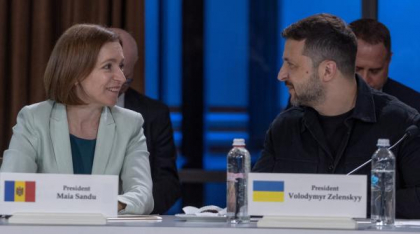 Volodimir Zelenski i-a trimis un mesaj Maiei Sandu de Ziua Republicii Moldova, în română, ucraineană și engleză