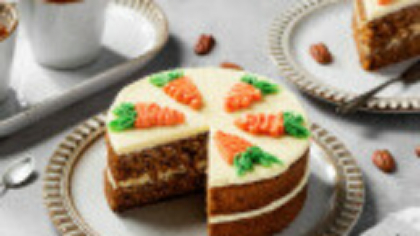 Carrot Cake – rețeta clasică de tort cu morcovi. Cum se prepară această prăjitură simplă cu blat pufos