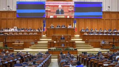 Guvernul Bolojan își asumă răspunderea în Parlament pe măsurile fiscale care majorează TVA și accizele. Ce taxe noi vor plăti românii