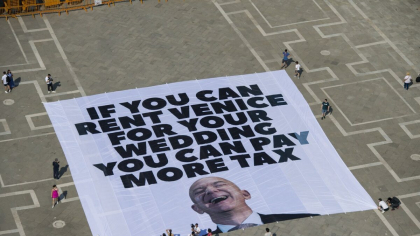 Proteste în Veneția din cauza nunții grandioase a lui Jeff Bezos și Lauren Sanchez. IREAL ce a apărut în Piața San Marco. VIDEO