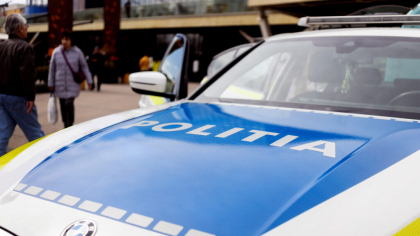 O autospecială a Poliției Vrancea a deschis calea unei mașini în care se află o persoană bolnavă