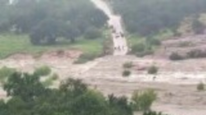 Poveștile impresionante ale supraviețuitorilor urgiei din Texas: „Am spart placajul ca să ieșim”