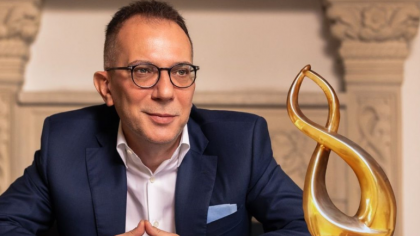 Traian Halalai, directorul Eximbank, filmat în cluburi de lux din Saint-Tropez, în plin scandal privind chiria sediului. Bolojan semnalase, public, situația săptămâna trecută