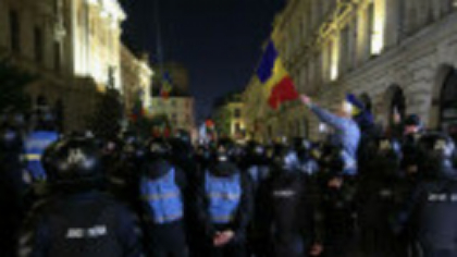 Ce riscă un bucureștean judecat după ce a chemat oamenii la „revoluție” pe rețelele sociale: „sugera o acţiune coordonată”