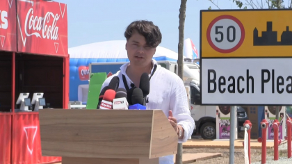 Beach, Please!, lăudat că aduce ”milioane„
