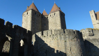 Cetatea catară, locul desprins dintr-un basm care a servit ca inspiraţie pentrul castelul „Frumoasei Adormite” de la Disney