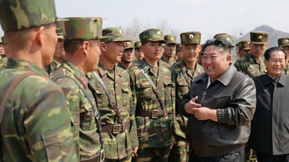 Kim Jong Un vrea să închidă gura familiilor soldaților din Coreea de Nord care au murit în războiul din Ucraina, așa că le oferă „privilegii rare”