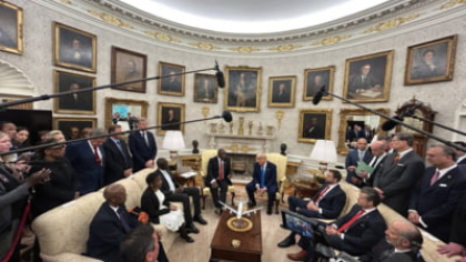Trump îi prezintă videoclipuri despre genocid președintelui sud-african, care îi răspunde: „Îmi pare rău că nu am un avion să vă dau“ VIDEO