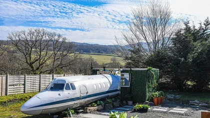 Povestea bărbatului care a transformat un avion privat din secolul trecut într-un Airbnb. A costat peste 90.000 de euro. FOTO