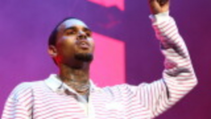Cântăreţul Chris Brown, pus sub acuzare pentru agresiune şi vătămare corporală în Regatul Unit