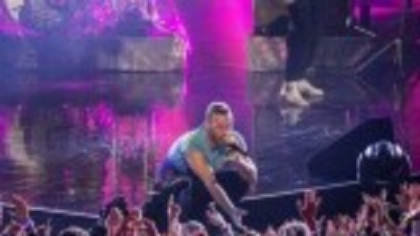 Solistul Coldplay a îndemnat publicul să „trimită iubire” familiei lui Charlie Kirk în timpul unui concert la Londra. VIDEO