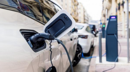 Cazul mașinii electrice „scumpe” care se încărca gratuit, la Ministerul Economiei. Miruță: Mi-a fost și frică să întreb a cui este