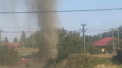 Crater de 25 de metri apărut în Ialomița după spargerea unei pungi de gaz subterane