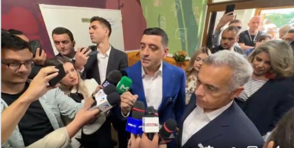 Simion și Georgescu, poftiți de un jandarm să facă declarații în afara secției de vot. „Să fim mulți la vot și vom fi puternici”