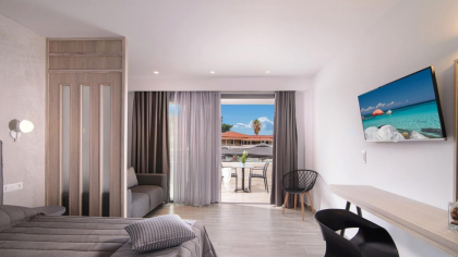 Nu este nicio glumă! Cât costă o casă cu două etaje în Halkidiki, Grecia. Este aproape de plajă