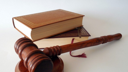 Cum scapi de licitația casei tale în instanță. Greșeala care anulează decizia executorului