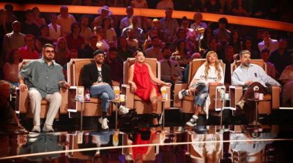 Juriul ținut în corzi. Micutzu, Anca Dinicu și Maurice cu mâinile la ochi în timpul unui număr de la The Ticket