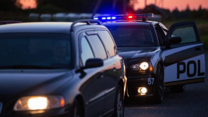 O mașină cu 10 români, oprită fiindcă mergea prea încet pe străzile din SUA: polițiștii i-au convins să le spună unde se aflau alți români, pentru a-i deporta