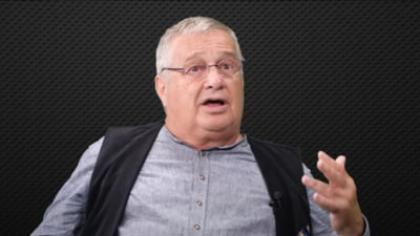 Poezia scrisă de Mircea Dinescu pentru George Simion: ”Și a sfîrșit ca prostul chiar în baie,
fiindcă-a alunecat pe marketing”