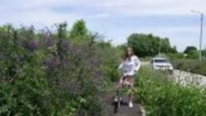 Primarii din România risipesc milioane de euro pe proiecte inutile: piste de biciclete prin câmp, care nu leagă niciun sat