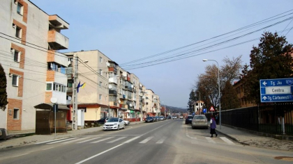 Cea mai lungă stradă din România, unică în Europa. Măsoară 18 kilometri, include 31 de podețe și 21 de poduri, depășind un record impresionant