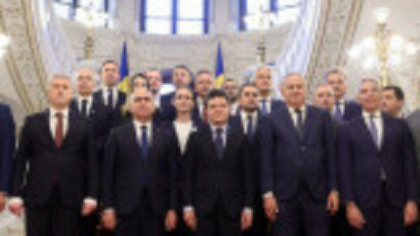Cine sunt, de fapt, miniștrii din noul Guvern. Unii se laudă cu doctorate, alții vin cu un trecut controversat în spate