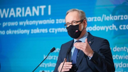 Fostul ministru polonez al Sănătății, bătut în stradă din cauza măsurilor luate în timpul pandemiei de Covid. „Am fost lovit cu pumnul în față”