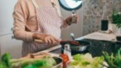 Un bărbat a murit după ce a mâncat ce a gătit soacra sa. Soția și mama ei sunt la terapie intensivă