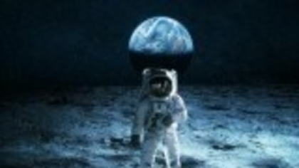 Magia de pe Lună. Satelitul Pământului este acoperit de mici mărgele portocalii de sticlă
