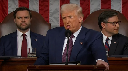 Trump, foc şi pară: Este un prost