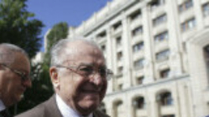 Spital: Starea generală a lui Ion Iliescu, staţionară, cu necesar de oxigen. Rămâne internat în secţia de terapie intensivă