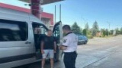 Un bărbat din Republica Moldova, care era urmărit internaţional pentru omor, a fost capturat de poliţişti în PTF Stânca