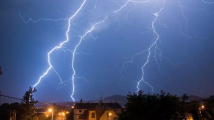 Cod galben de descărcări electrice, grindină și averse: lista localităților afectate
