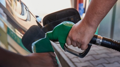 Cu cât s-au scumpit benzina și motorina față de săptămâna trecută. Programul de guvernare ar putea adăuga 30 de bani/l