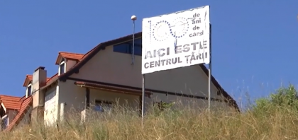 Unde este, de fapt, centrul României. Două localități se războiesc pentru acest titlu