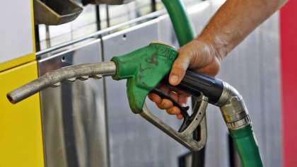 Preţ carburanţi 23 septembrie 2025. Veste bună pentru şoferi, cât costă azi un plin de benzină/motorină
