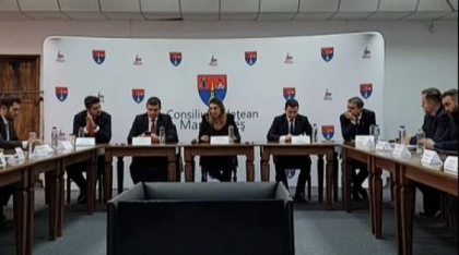 Diana Buzoianu, amenințată la Baia Mare: “Nu ieșiți de aici, până nu vorbiți cu mine”. A fost nevoie de intervenția jandarmilor