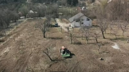 Cum romantizează românii viața la țară: "Doar hipioții și IT-iștii visători cred că e mai bine". Care este realitatea