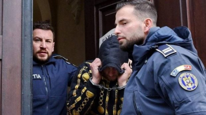 Judecătorii din Oradea au decis: bărbatul care și-a violat și ucis fosta educatoare și l-a omorât pe fiul acesteia rămâne în închisoare pe viață