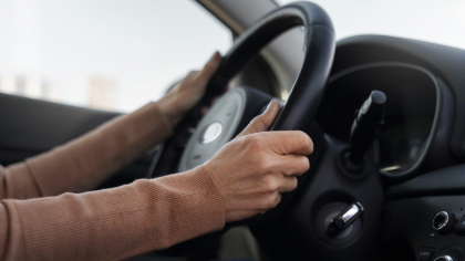Fraudă cu permise auto în Franța! O instructoare și un român au pus la cale o schemă uluitoare