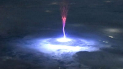 Un astronaut american face o captură incredibilă: Lumină gigantică filmată la 50 de kilometri altitudine, în spațiu VIDEO