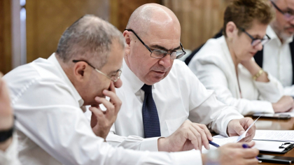 Ilie Bolojan, absent la ședința de Guvern. Ioana Dogioiu: A încercat să ajungă