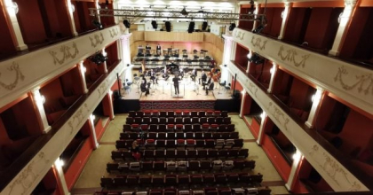 Un muzician din Filarmonica Sibiu intră în greva foamei, chiar în sediul clădirii. Care e motivul