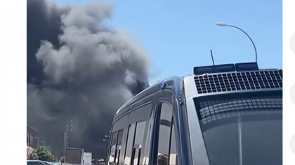 Incendiu de proporții la un depozit cu produse chimice din Spania. 80.000 de persoane, sfătuite să se izoleze în case