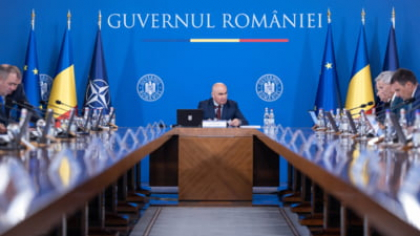 25% dintre bugetari concediați, program de lucru redus și scădere de salariu pentru cei rămași. Măsurile pregătite de Guvern în culise SURSE