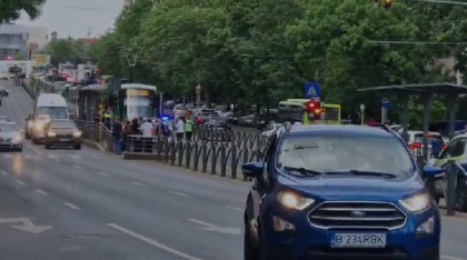 Un pieton a fost lovit de o maşină de poliţie aflată în misiune, pe şoseaua Colentina