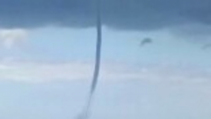 Vreme extremă în Europa: aeroport închis de ploi în Budapesta, tornade în Croația și căldură infernală în Grecia