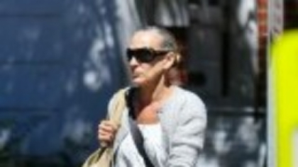 Sarah Jessica Parker, de nerecunoscut pe străzile din Hamptons. Actrița de 60 de ani și-a făcut o schimbare de look. FOTO