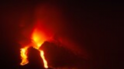Alertă de călătorie pentru Indonezia. MAE avertizează românii să evite insulele Bali și Flores după erupția unui vulcan