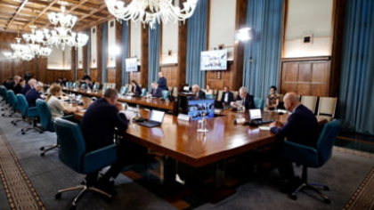 Guvernul reduce majorările de salarii pentru angajații care gestionează bani europeni. Câți bani în plus vor primi, totuși, acești bugetari